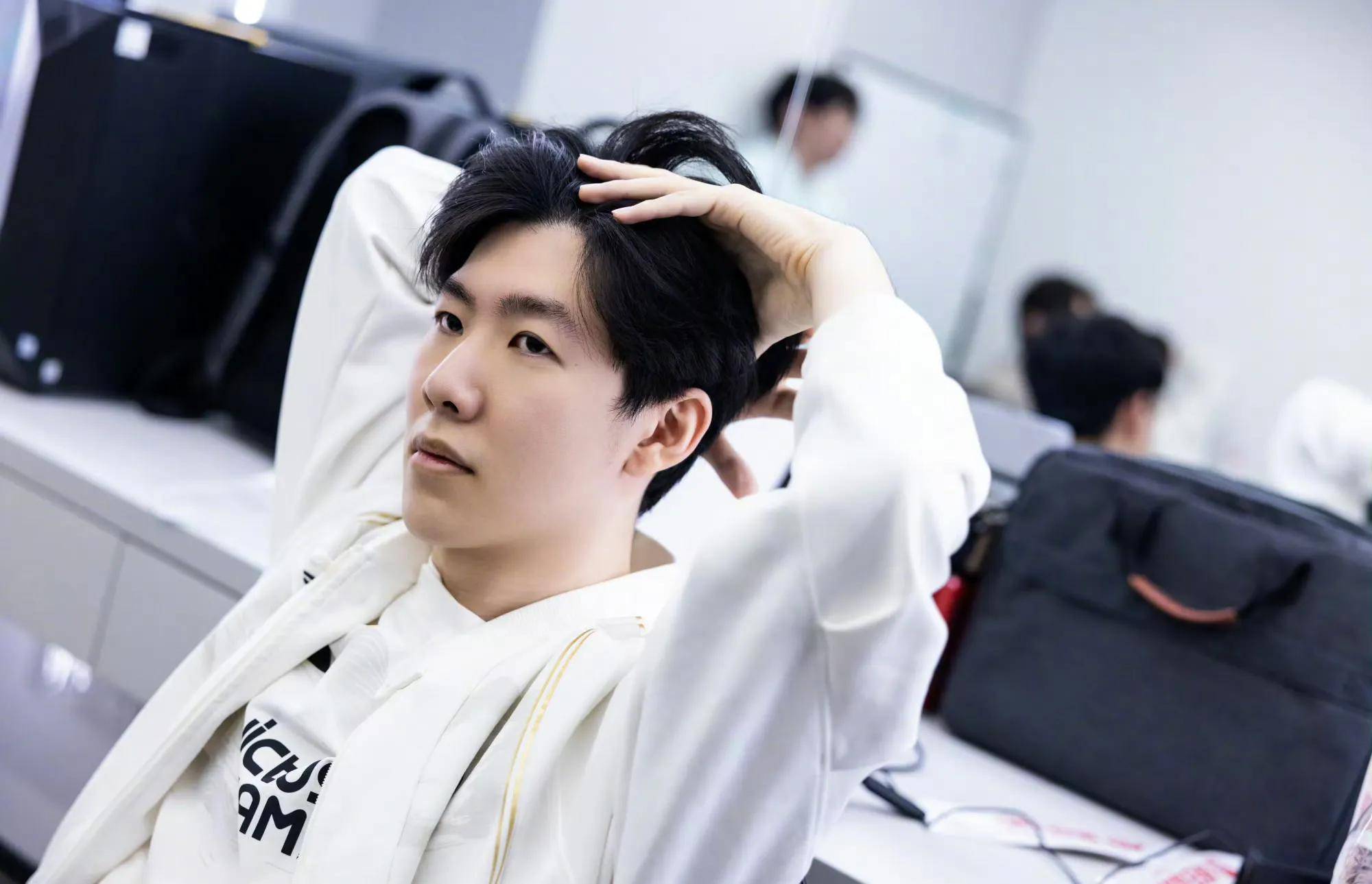 拉开五米距 拉开五米距