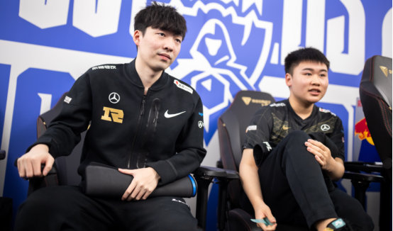 虽然面对强 虽然面对强